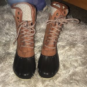 Duck boots